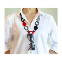 Load image into Gallery viewer, Vi Pebbles black &amp; red - Necklace Eyeglass holder in USA - cavaaller-Itwillbefine
