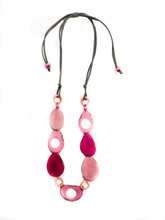 Load image into Gallery viewer, Vi Pebbles pink - Necklace Eyewear holder in USA - cavaaller-Itwillbefine
